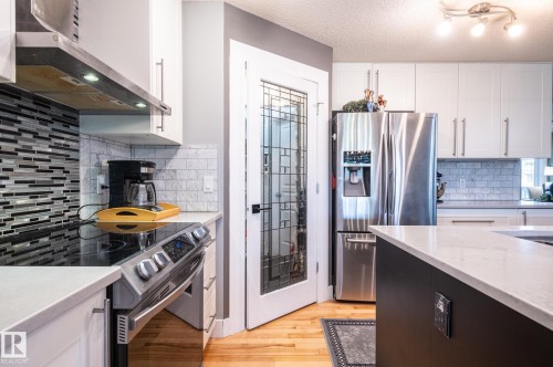 47 Landon Crescent, Spruce Grove, AB - Indoor Photo Showing Kitchen With Upgraded Kitchen