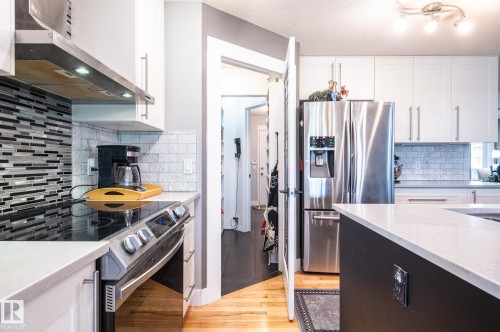 47 Landon Crescent, Spruce Grove, AB - Indoor Photo Showing Kitchen With Upgraded Kitchen