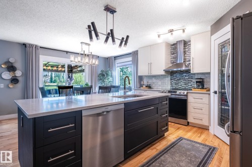 47 Landon Crescent, Spruce Grove, AB - Indoor Photo Showing Kitchen With Upgraded Kitchen
