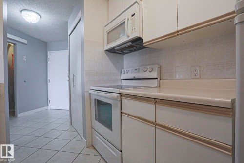 #208 6710 158 Av Nw, Edmonton, AB - Indoor Photo Showing Kitchen