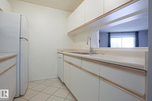 #208 6710 158 Av Nw, Edmonton, AB - Indoor Photo Showing Kitchen
