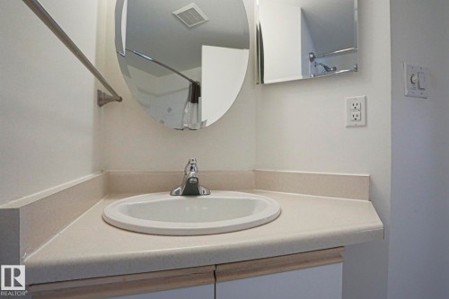#208 6710 158 Av Nw, Edmonton, AB - Indoor Photo Showing Bathroom