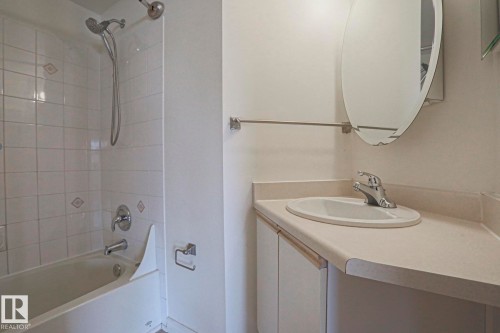 #208 6710 158 Av Nw, Edmonton, AB - Indoor Photo Showing Bathroom