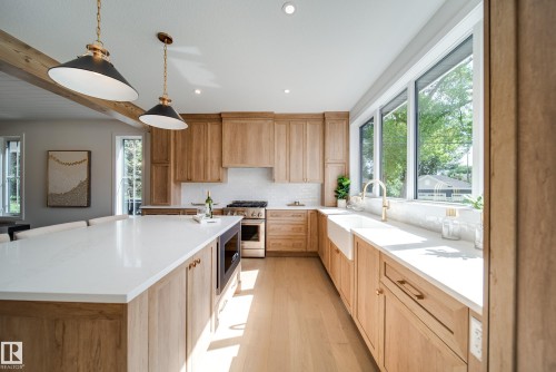 6003 111 Avenue Nw, Edmonton, AB - Indoor Photo Showing Kitchen