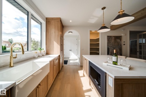 6003 111 Avenue Nw, Edmonton, AB - Indoor Photo Showing Kitchen With Upgraded Kitchen