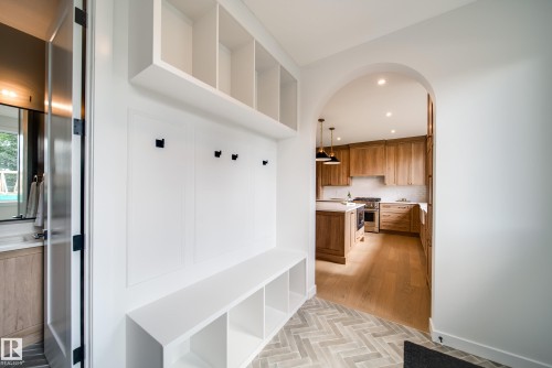 6003 111 Avenue Nw, Edmonton, AB - Indoor