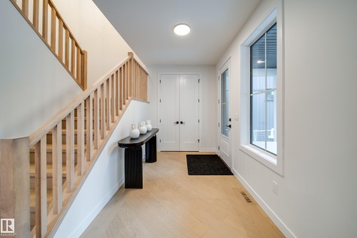 6003 111 Avenue Nw, Edmonton, AB - Indoor Photo Showing Other Room