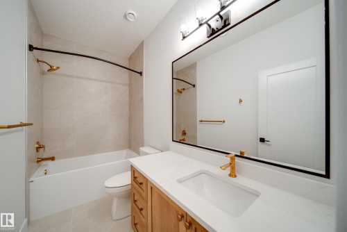 6003 111 Avenue Nw, Edmonton, AB - Indoor Photo Showing Bathroom