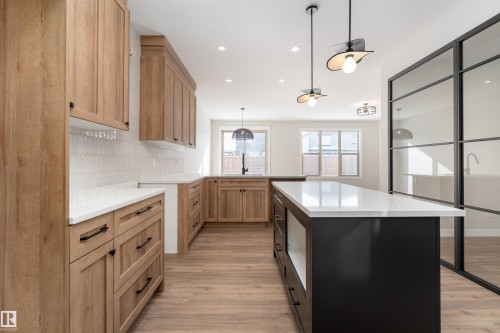 10 Gable Common, Spruce Grove, AB - Indoor Photo Showing Kitchen With Upgraded Kitchen