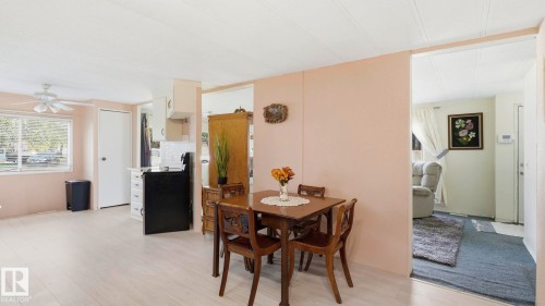 17 Park Ridge Crescent Northwest, Edmonton, AB - Indoor Photo Showing Dining Room