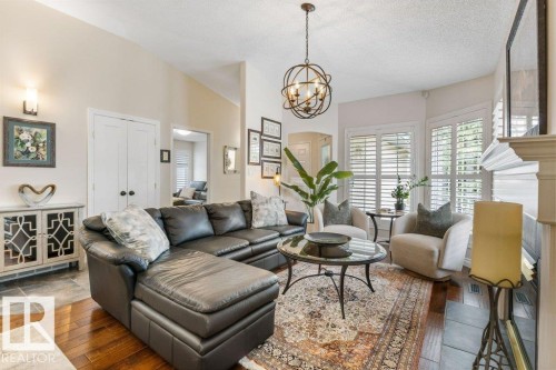 2 Enderby Crescent, St. Albert, AB - Indoor Photo Showing Living Room