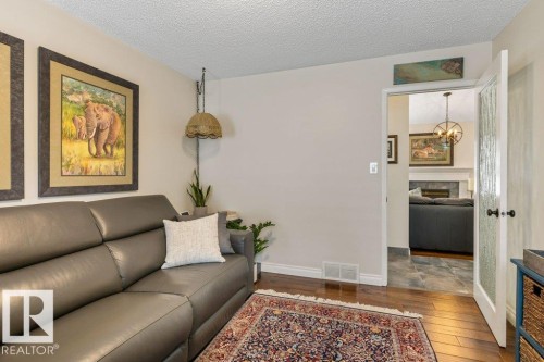 2 Enderby Crescent, St. Albert, AB - Indoor Photo Showing Living Room