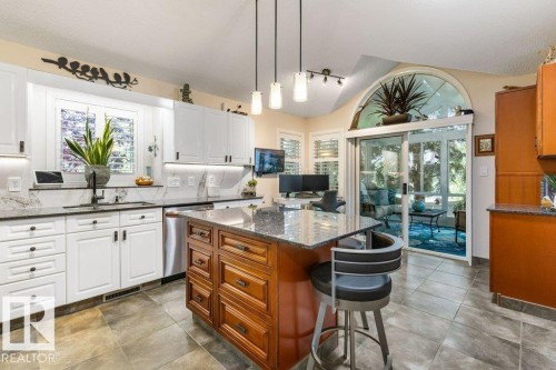 2 Enderby Crescent, St. Albert, AB - Indoor Photo Showing Kitchen