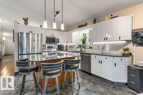 2 Enderby Crescent, St. Albert, AB - Indoor Photo Showing Kitchen With Upgraded Kitchen