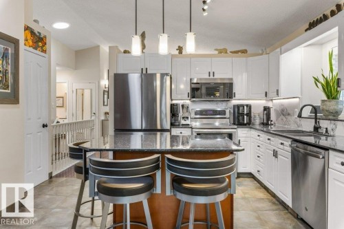 2 Enderby Crescent, St. Albert, AB - Indoor Photo Showing Kitchen With Upgraded Kitchen