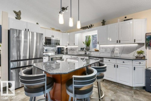 2 Enderby Crescent, St. Albert, AB - Indoor Photo Showing Kitchen With Upgraded Kitchen