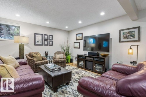 2 Enderby Crescent, St. Albert, AB - Indoor Photo Showing Living Room