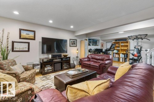 2 Enderby Crescent, St. Albert, AB - Indoor Photo Showing Living Room