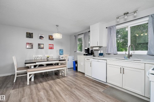 11439 39 Avenue Nw, Edmonton, AB - Indoor