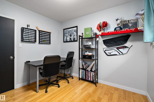 11439 39 Avenue Nw, Edmonton, AB - Indoor