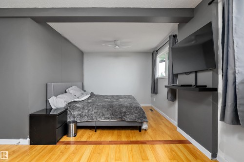 11439 39 Avenue Nw, Edmonton, AB - Indoor Photo Showing Bedroom