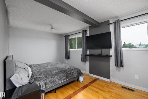 11439 39 Avenue Nw, Edmonton, AB - Indoor Photo Showing Bedroom