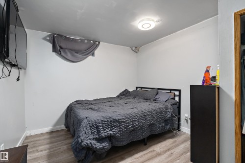 11439 39 Avenue Nw, Edmonton, AB - Indoor Photo Showing Bedroom