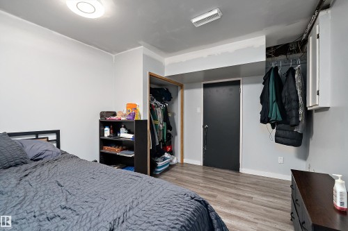11439 39 Avenue Nw, Edmonton, AB - Indoor Photo Showing Bedroom