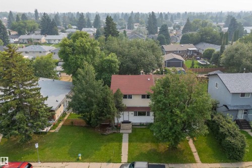 11439 39 Avenue Nw, Edmonton, AB - Outdoor