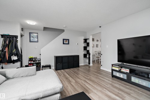 11439 39 Avenue Nw, Edmonton, AB - Indoor Photo Showing Other Room