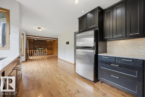 4140 147 Street Nw, Edmonton, AB - Indoor Photo Showing Kitchen