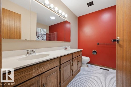 4140 147 Street Nw, Edmonton, AB - Indoor Photo Showing Bathroom