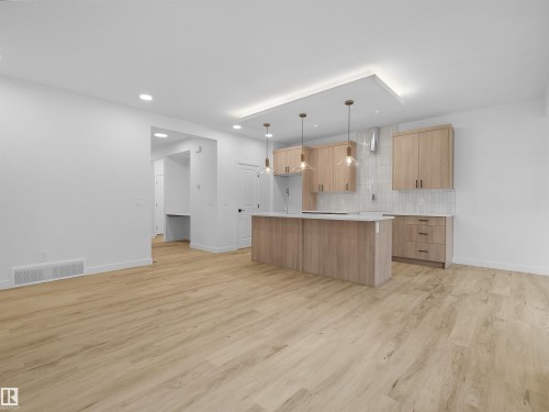 8247 Kiriak Loop Sw, Edmonton, AB - Indoor Photo Showing Kitchen