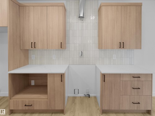 8247 Kiriak Loop Sw, Edmonton, AB - Indoor Photo Showing Kitchen