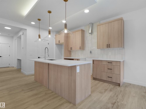 8247 Kiriak Loop Sw, Edmonton, AB - Indoor Photo Showing Kitchen