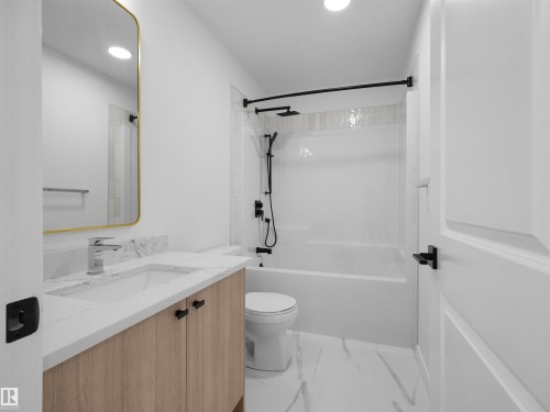 8247 Kiriak Loop Sw, Edmonton, AB - Indoor Photo Showing Bathroom