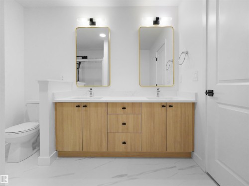 8247 Kiriak Loop Sw, Edmonton, AB - Indoor Photo Showing Bathroom