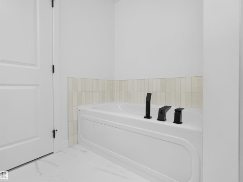 8247 Kiriak Loop Sw, Edmonton, AB - Indoor Photo Showing Bathroom