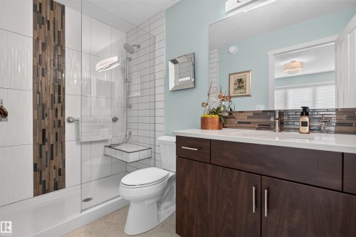 4065 Morrison Way Nw, Edmonton, AB - Indoor Photo Showing Bathroom