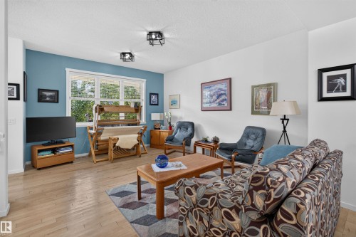 4065 Morrison Way Nw, Edmonton, AB - Indoor Photo Showing Living Room