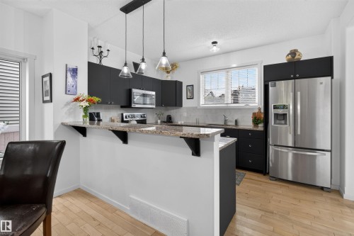 4065 Morrison Way Nw, Edmonton, AB - Indoor Photo Showing Kitchen With Upgraded Kitchen