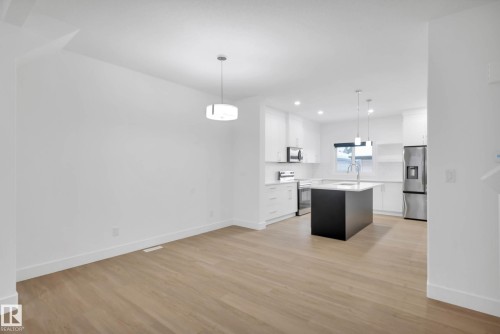 76 Penn Place, Spruce Grove, AB - Indoor Photo Showing Kitchen