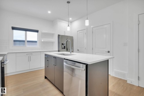 76 Penn Place, Spruce Grove, AB - Indoor Photo Showing Kitchen With Upgraded Kitchen