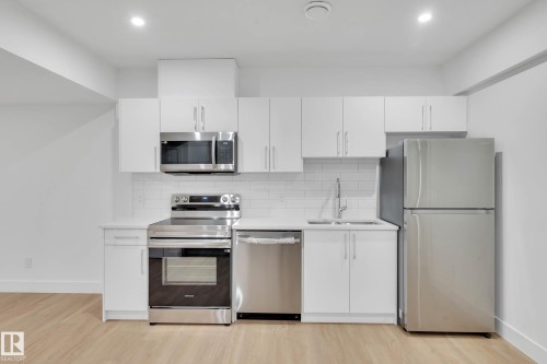 76 Penn Place, Spruce Grove, AB - Indoor Photo Showing Kitchen