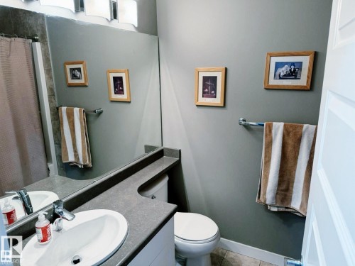 7028 174 Avenue Nw, Edmonton, AB - Indoor Photo Showing Bathroom