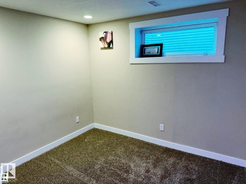 7028 174 Avenue Nw, Edmonton, AB - Indoor Photo Showing Other Room