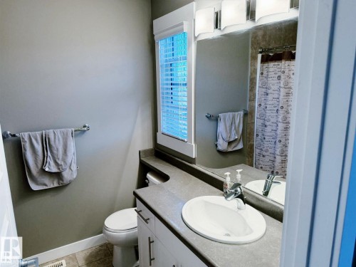 7028 174 Avenue Nw, Edmonton, AB - Indoor Photo Showing Bathroom