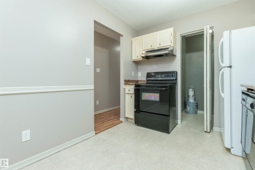 #23 14620 26 St Nw, Edmonton, AB - Indoor Photo Showing Kitchen