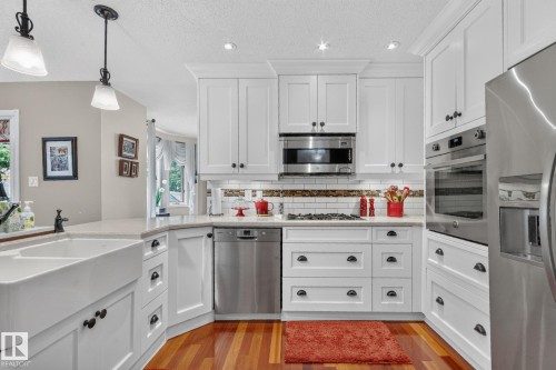 3108 36B Avenue Nw, Edmonton, AB - Indoor Photo Showing Kitchen With Upgraded Kitchen