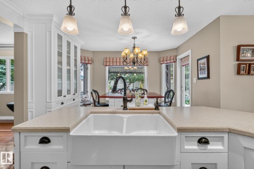 3108 36B Avenue Nw, Edmonton, AB - Indoor Photo Showing Kitchen